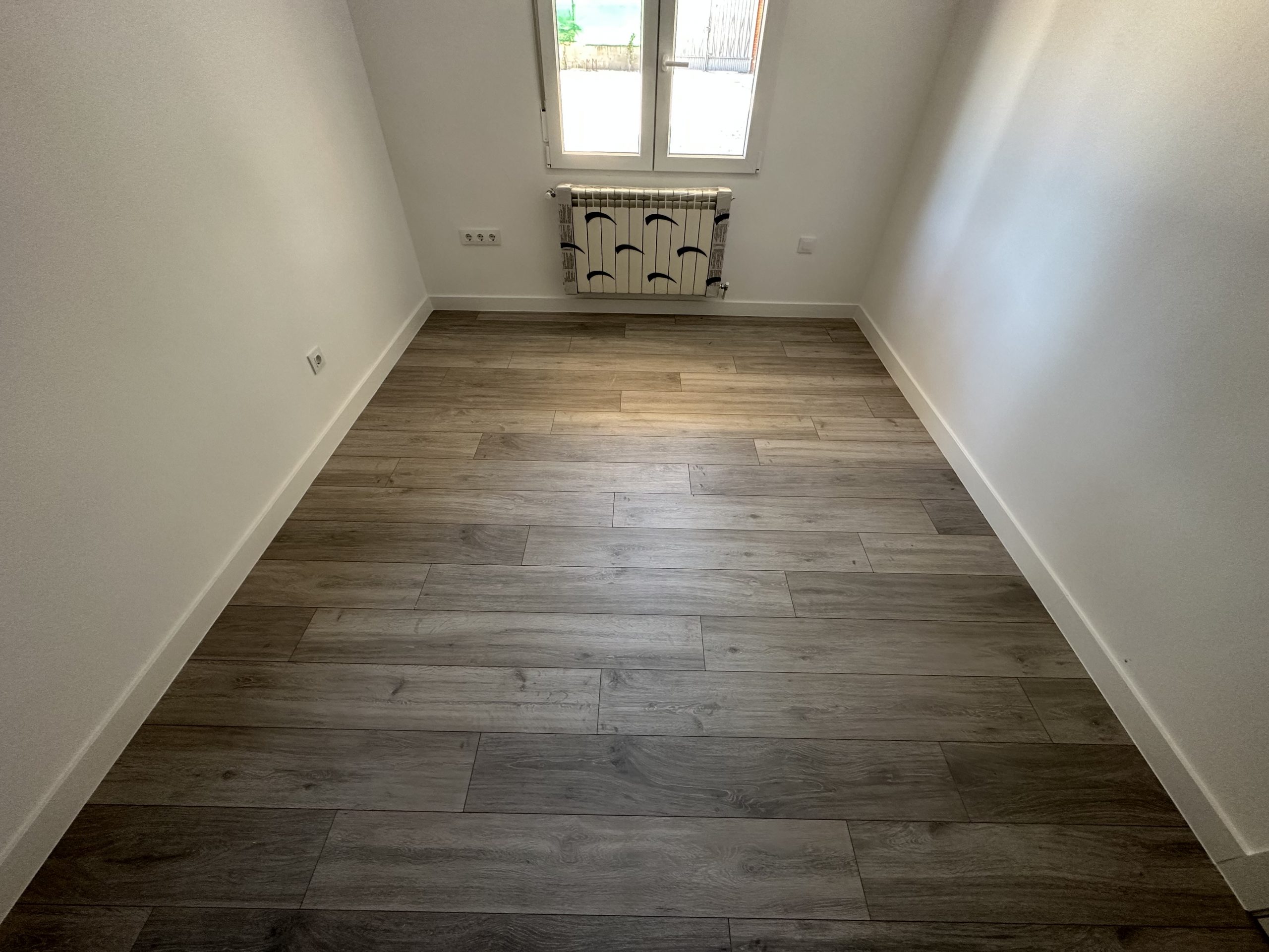 Suelo laminado y rodapié