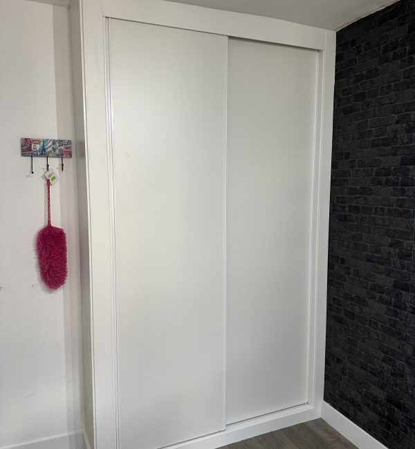Armario con puertas correderas