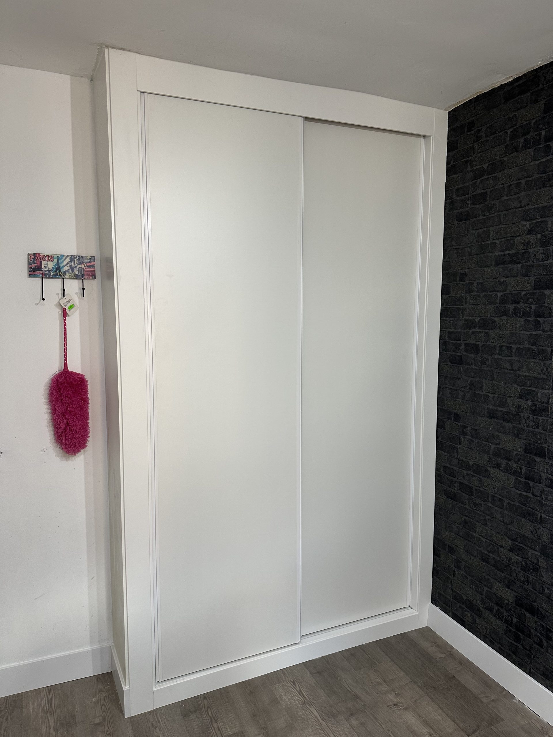 Armario con puertas correderas